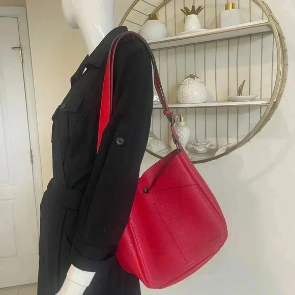 Calvin Klein beautiful red color, two-piece, Crossbody bag, in new condition - Picture 10 of 16